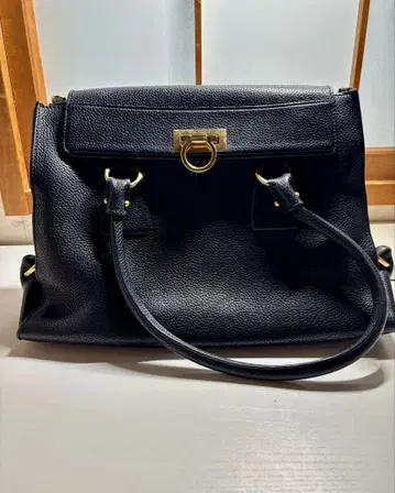 Labrador Ferragamo 핸드백