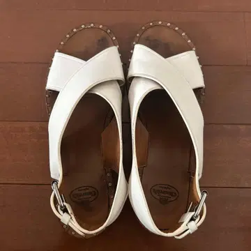 [ 처치 ] [ Church's ] 화이트 가죽 크로스 스트랩 샌들