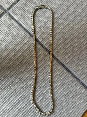 크리스탈 장식 실버 목걸이