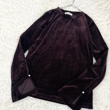 탈바이유미 리브 벨로아 플레어 소매 펄 장식 긴팔 티셔츠 광택 브라운