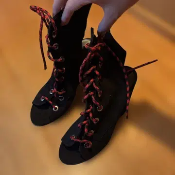 Forever21 블랙 오픈토 힐 부츠