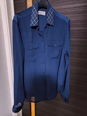 Abercrombie & Fitch 무스 자수 큐빅 장식 셔츠