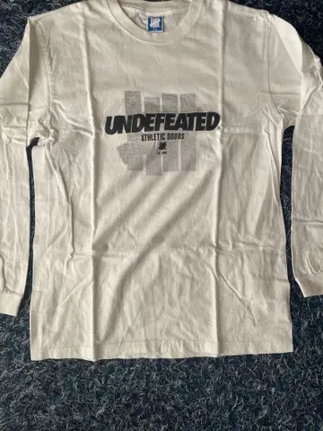 UNDEFEATED 롱 슬리브 T셔츠