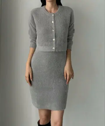 주노아 뉴앙스 버튼 니트 가디건 + 미니 스커트 셋업