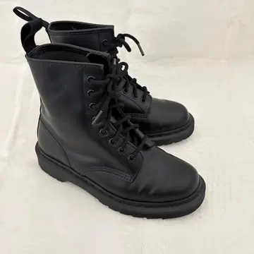 새상품급 닥터마틴 8홀 부츠 1460 가죽 블랙 24cm