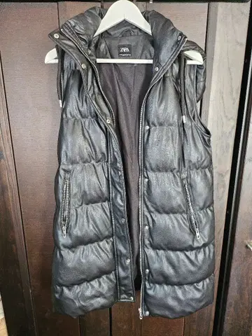 ZARA 인조 가죽 다운 베스트