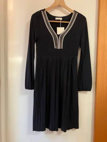 Cara 네이비 비즈 장식 긴팔 원피스