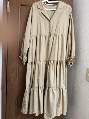베이지 셔츠 원피스 긴팔 티어드