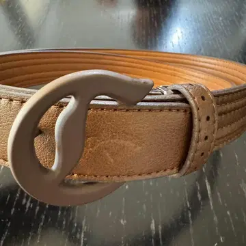 베이지 가죽 벨트 원형 버클 callaway
