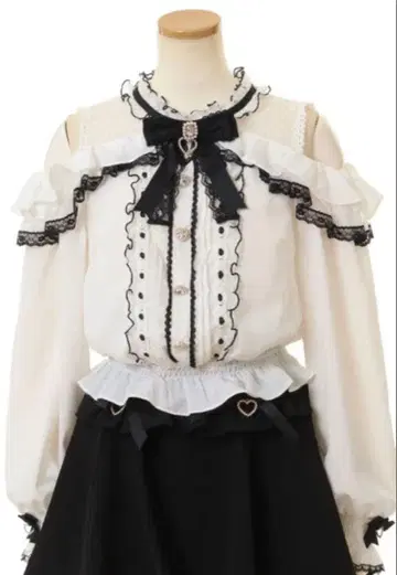 LIZLISA 오픈 숄더 프릴 블라우스