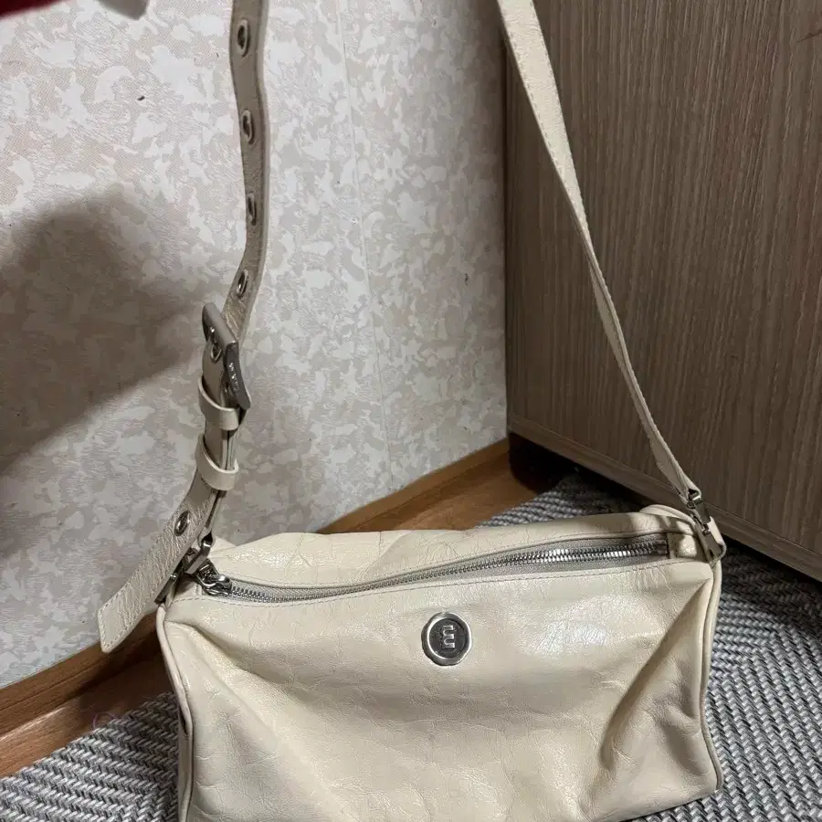 MINITMUTE | 미닛뮤트 Minuitmu Brett Bag Ivory on Bunjang Global Site.