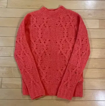 투모로우랜드 맥피 니트