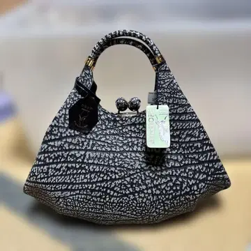 유니크 텍스처 핸드백