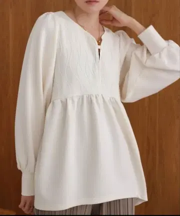 Bab t셔츠 웨이브 절개 페플럼 상의