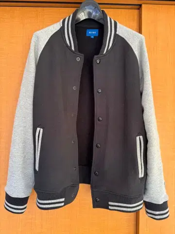 지금만 할인! BEAMS 바시티 자켓 M 사이즈 블랙/그레이
