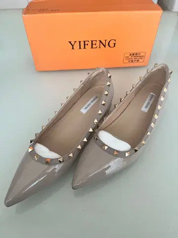 스터드 장식 그레이 플랫슈즈