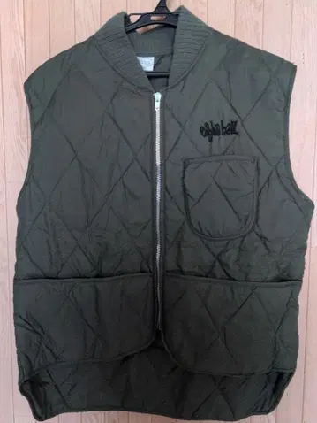 올리브색 퀼팅 베스트