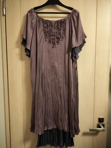 퍼플 프릴 오프숄더 반팔 원피스