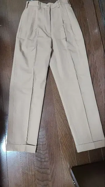 INGEBORG 베이지 슬랙스