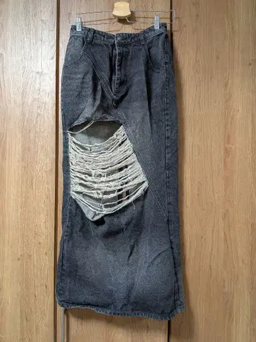 MELT THE LADY 데미지 가공 블랙 롱 스커트