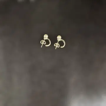 화이트 펄 후프 귀걸이