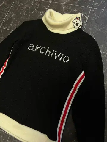 새상품급 아르치비오 니트 터틀넥 라이트 스톤 스터드 스웨터