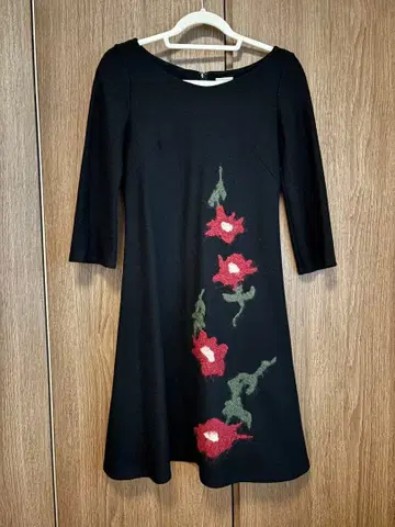 시빌라 7부 소매 블랙 원피스