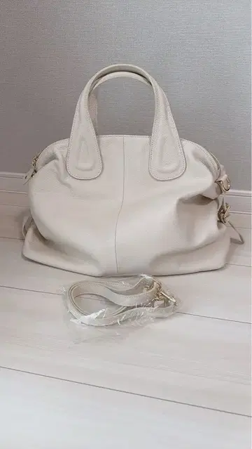 완판 화이트 보스턴 백 미렐라 피렌체 사이드 벨트 보스턴