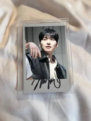 ONEUS 사인 폴라로이드