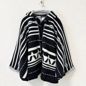 스터닝 루어 돌먼 판초