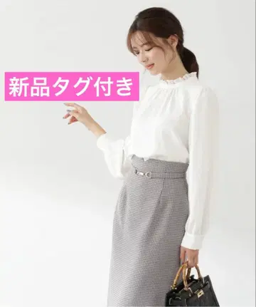 243 [택 포함 새상품] 프로포션 프릴 넥 블라우스