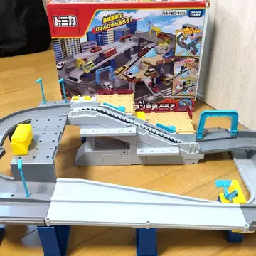 토미카 액션 고속도로