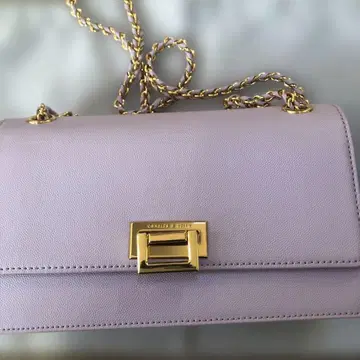 연보라색 숄더백 골드 금장 장식 찰리 키이스