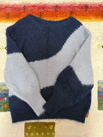 [ mystic ] 샤이니 바이컬러 니트 네이비