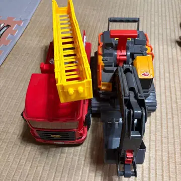 빨간색 소방차와 중장비 세트