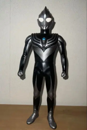 TV 매거진 특전 티가 다크 피규어