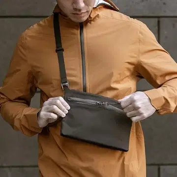 블랙 엠버 BLACK EMBER SACOCHE 01