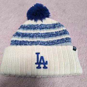 LA 로고 폼폼 포함 니트 모자