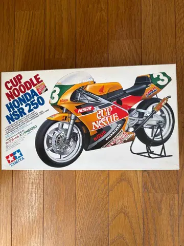 TAMIYA CUP NOODLE HONDA NSR 250 1/12
