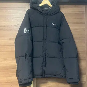 RVCA 후드 부착 블랙 다운 자켓