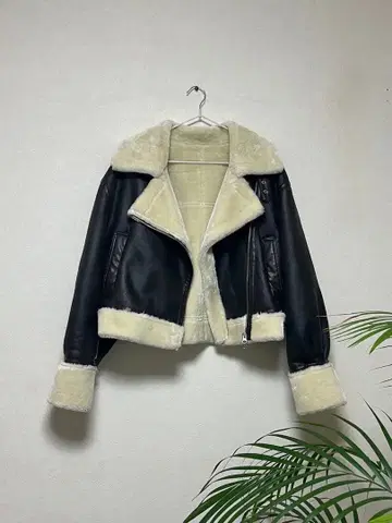 MURUA 숏 에어리 페이크 무스탕 자켓