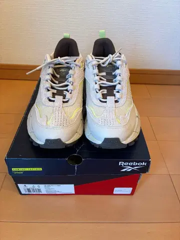 리복 지그 키네티카 화이트 베이지 23cm