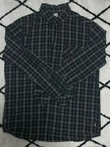 블랙과 그린 체크 무늬 긴팔 플란넬 셔츠