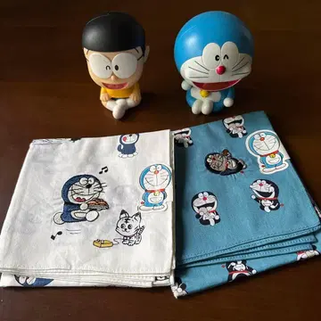 도라에몽 진구(노비타) 피규어와 반다나 2장 세트