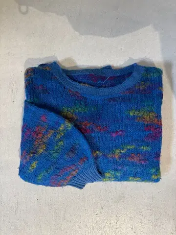 블루 계열 멀티 컬러 니트 스웨터