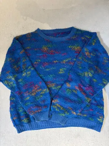 블루 계열 멀티 컬러 니트 스웨터