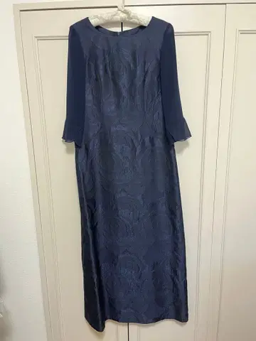 네이비 블루 꽃무늬 자수 드레스