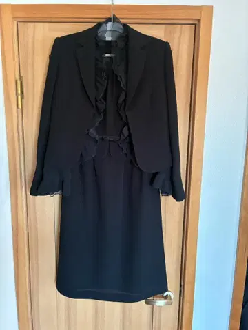 블랙 수트 프릴 자켓 세트