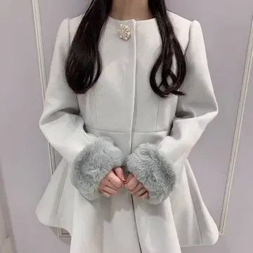 evelyn 비즈 브로치 코트 아이스 그레이 M