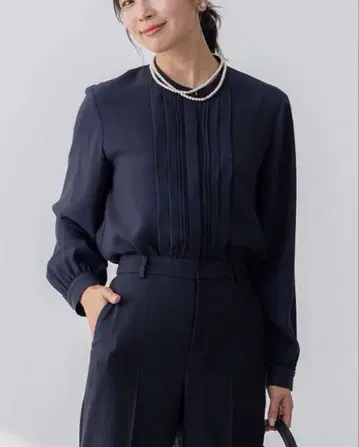 23구 스트레치 클리어 새틴 바이컬러 블라우스 46